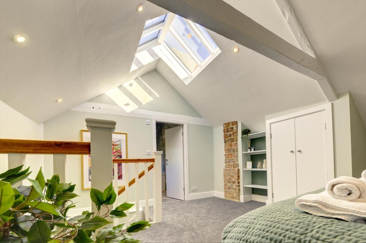 The Nook - A Modern 2 Bedroom Loft With Parking Ripon Exterior photo