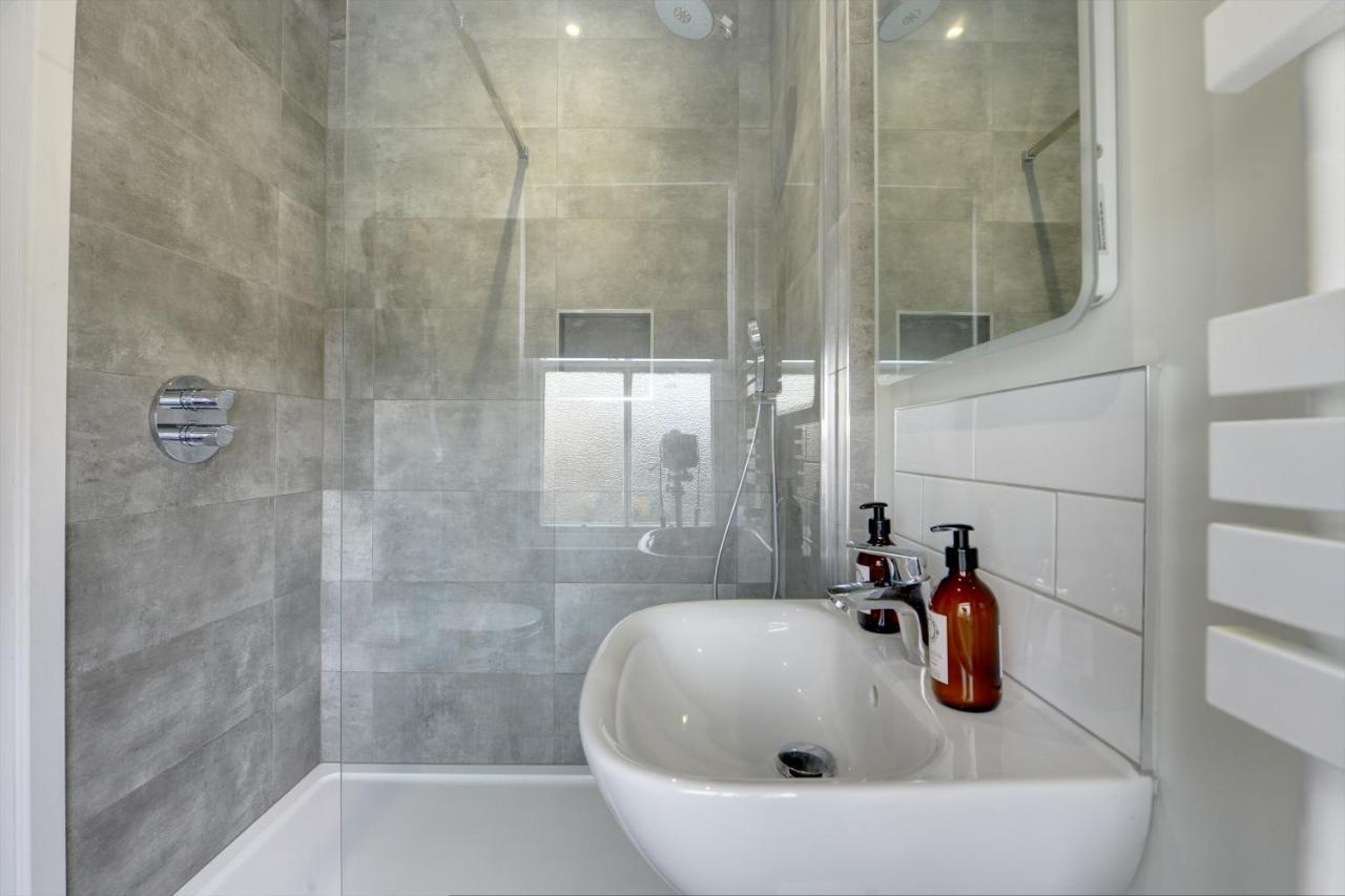 The Nook - A Modern 2 Bedroom Loft With Parking Ripon Exterior photo