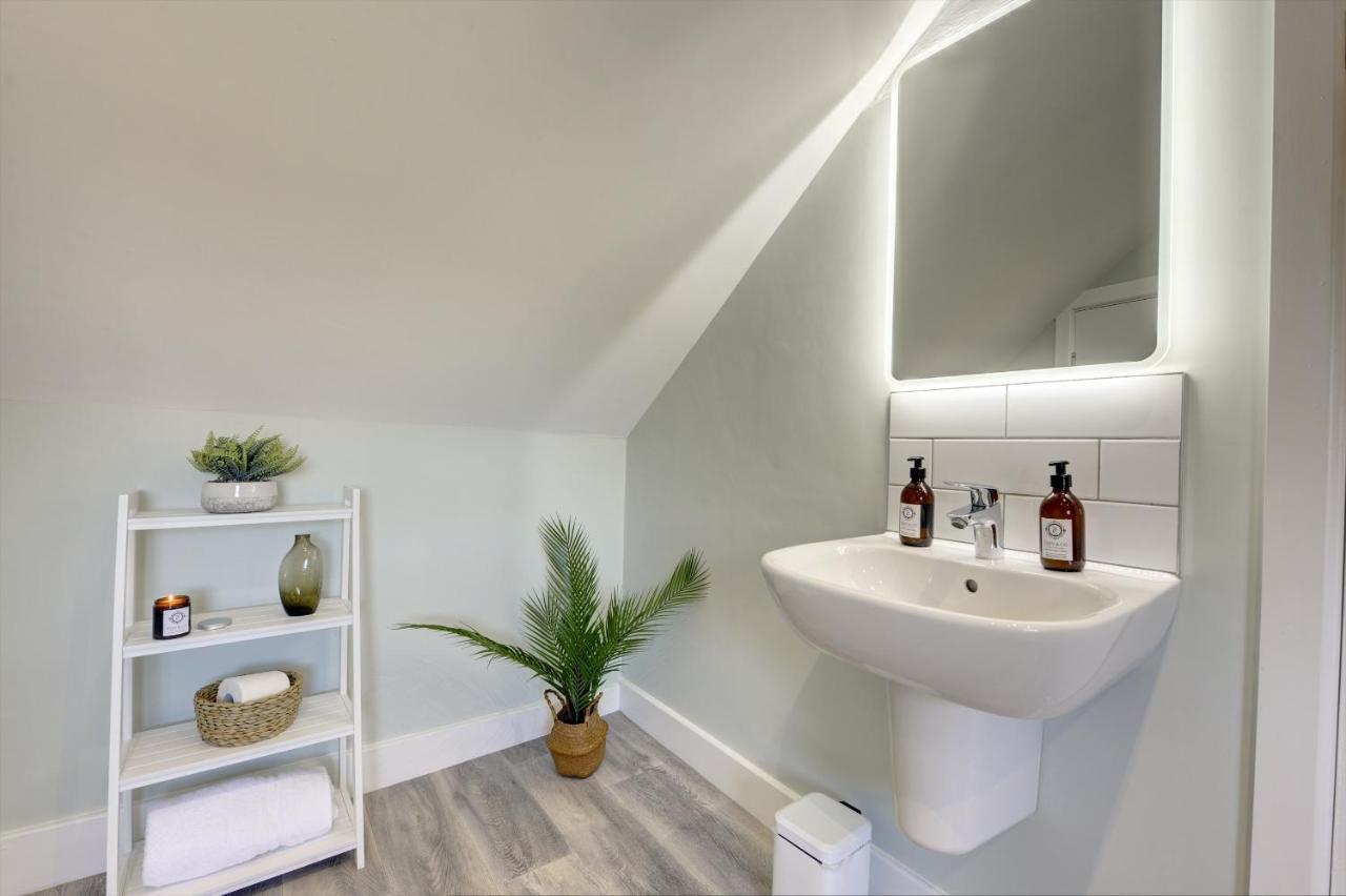 The Nook - A Modern 2 Bedroom Loft With Parking Ripon Exterior photo